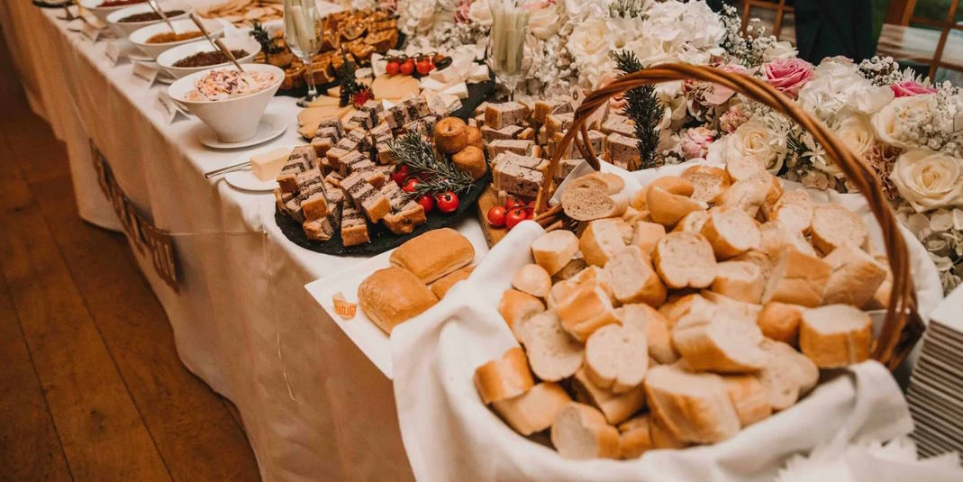 choosing the right wedding catering